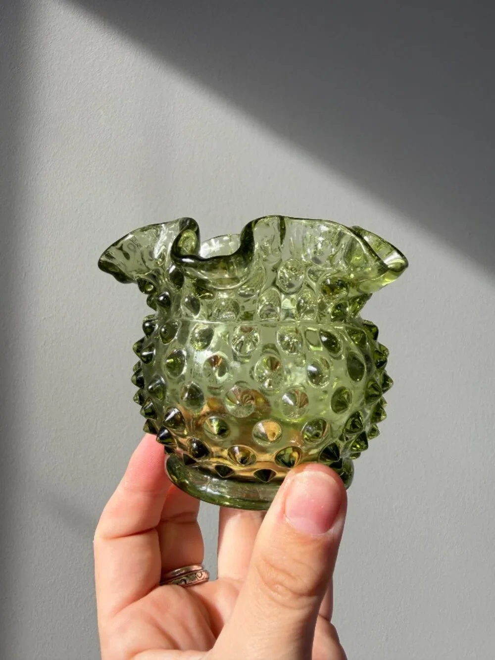 3/$30 🌟 Vintage Fenton Glass Olive Green Ruffled Edge Hobnail Mini Vase - Picture 5 of 7